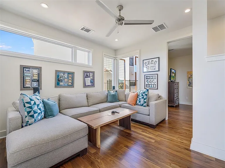 6813 Valburn Dr — Photo 19