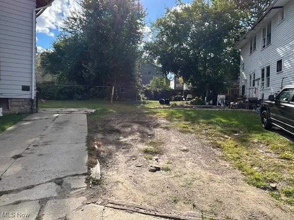 9605 Silk Ave, Cleveland, OH 44102