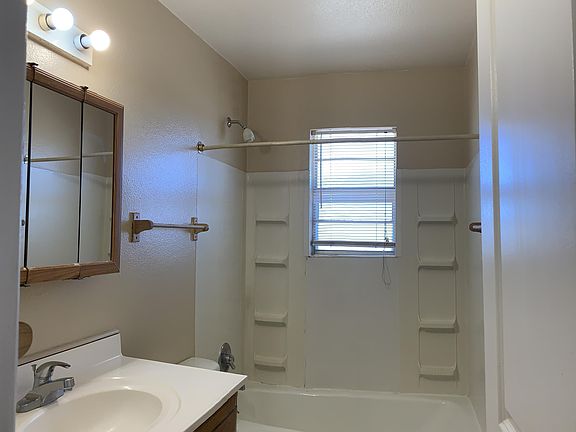 4th image of 3525 Sheridan St #10710759