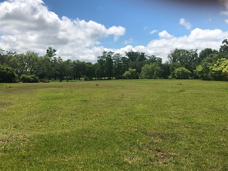 2nd image of 711 W Sale Rd
