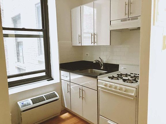 3rd image of 11 E 32nd St #D5