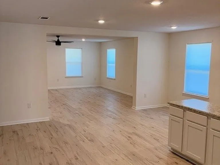 82 American Ct — Photo 31