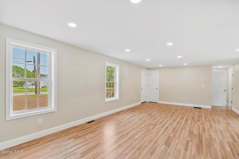 3rd image of 22 Scott Street