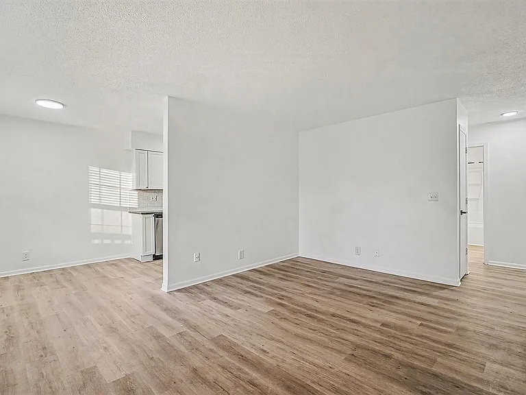 1610 E Kansas City — Photo 16