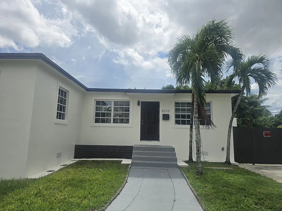 8310 SW 29th St