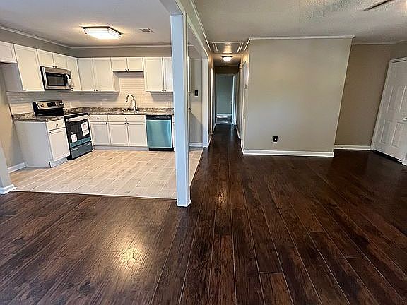 5th image of 312 Gary K St