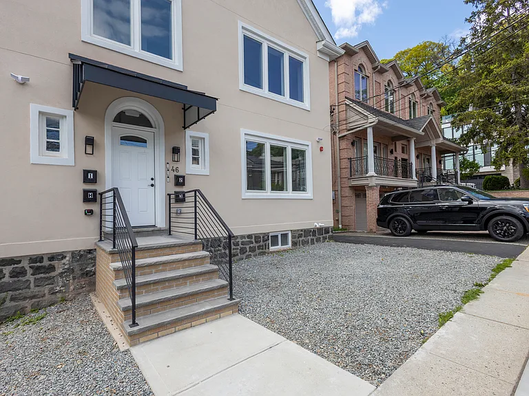 46 Hudson Ave #A — Photo 1