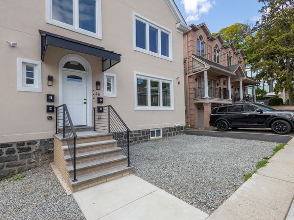 46 Hudson Ave #B