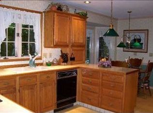 21 Greenlea Dr, Clifton Park, NY 12065