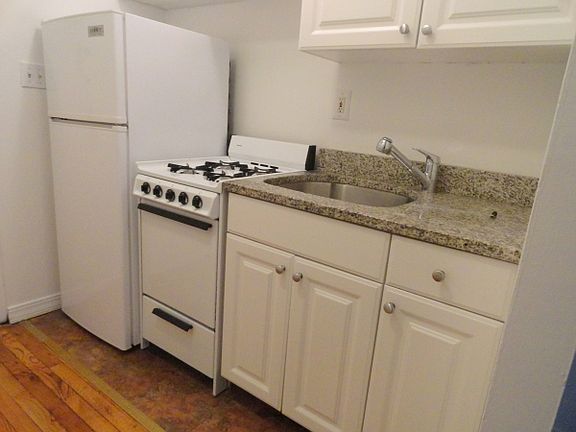 2nd image of 205 W 79th St APT 3F
