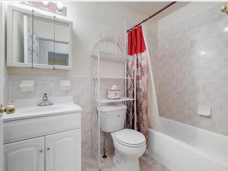 152 Virginia Ave #B — Photo 2