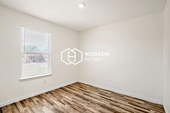714 W Avenue Z — Photo 8