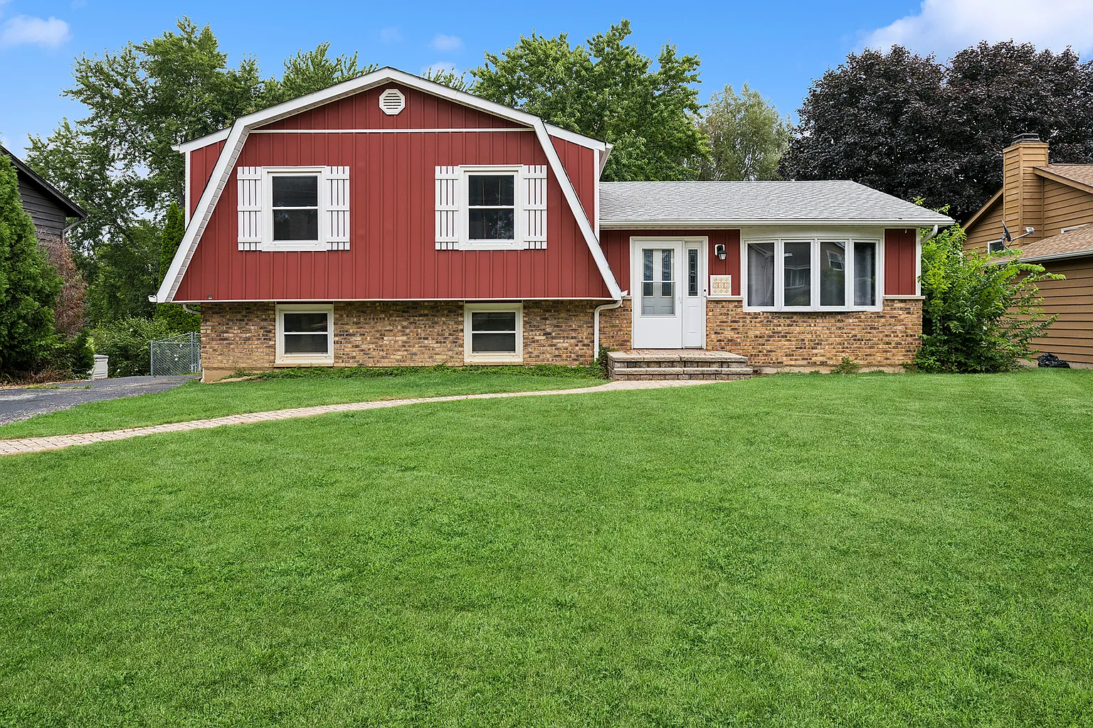 305 Hazelwood Dr photo 1
