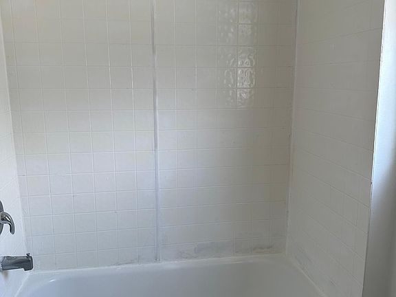 2nd image of 2521 S Sheridan St