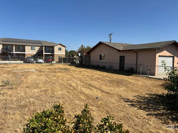 1942 Dover St, Delano, CA 93215