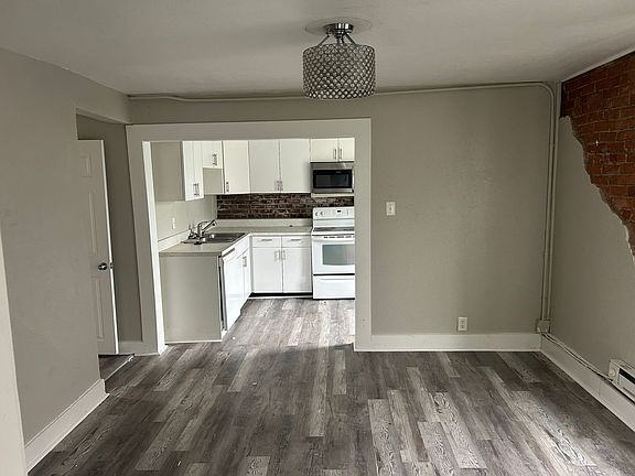 3rd image of 1006 Runnion Ave