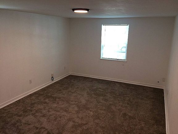 5th image of 433 W Ayers Ave