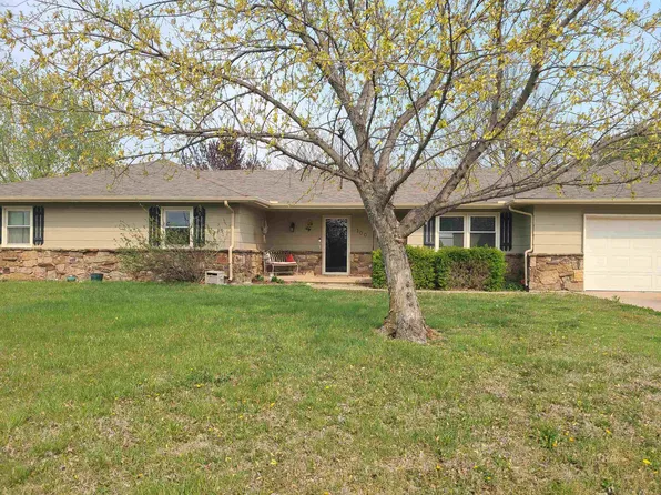 100 S Cedarwood Dr, Rose Hill, KS 67133
