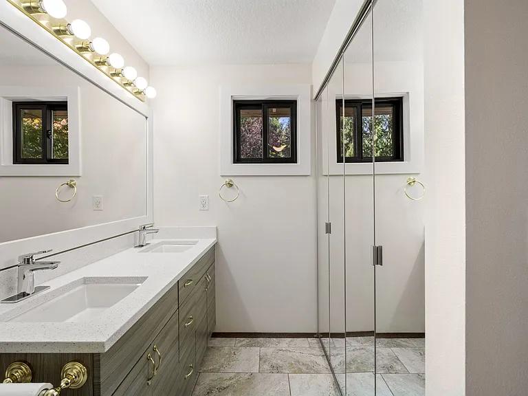 9729 NE 122nd St #4 — Photo 30