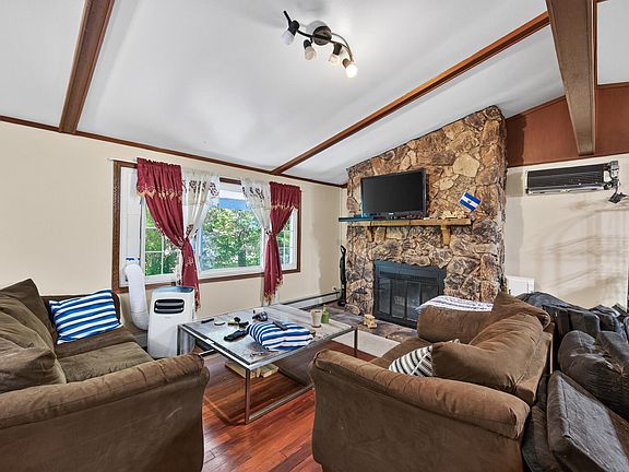 4th image of 2280 Shryer Ave E