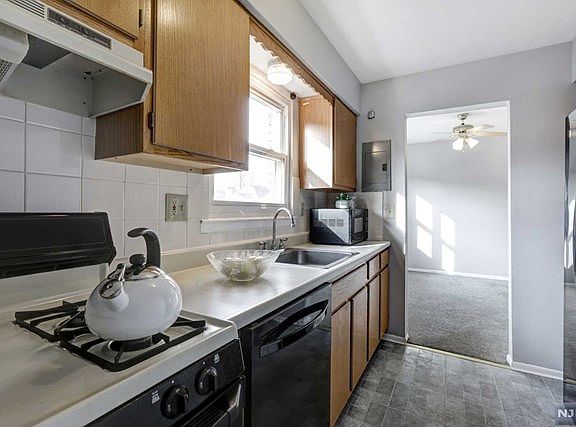 2nd image of 87 Roseland Ave APT 98
