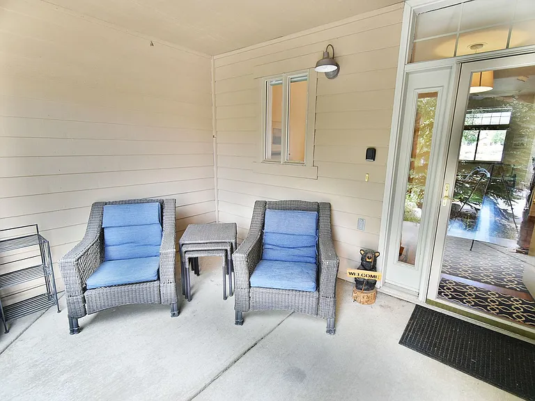172 Robin Dr — Photo 28