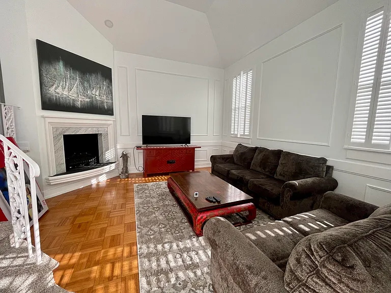 115 Dolphin Rd — Photo 9