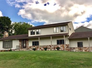 75 Flagstaff Dr, Irondequoit, NY 14622