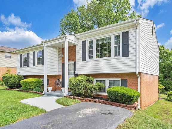 3rd image of 453 Crofton Dr