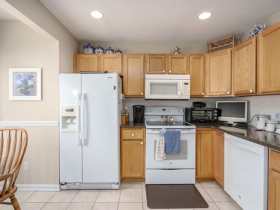 4th image of 119 Pinegrove Dr