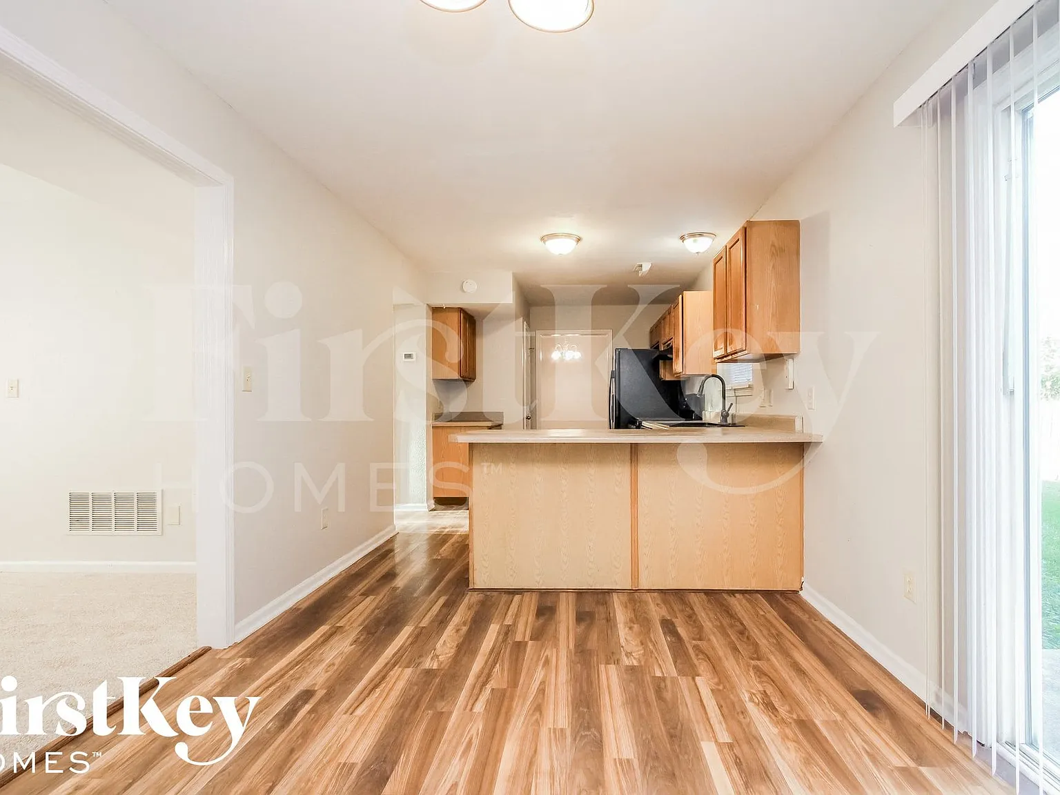 4 bed, 3.0 bath, 1920 sqft, $2,290 — Photo 3