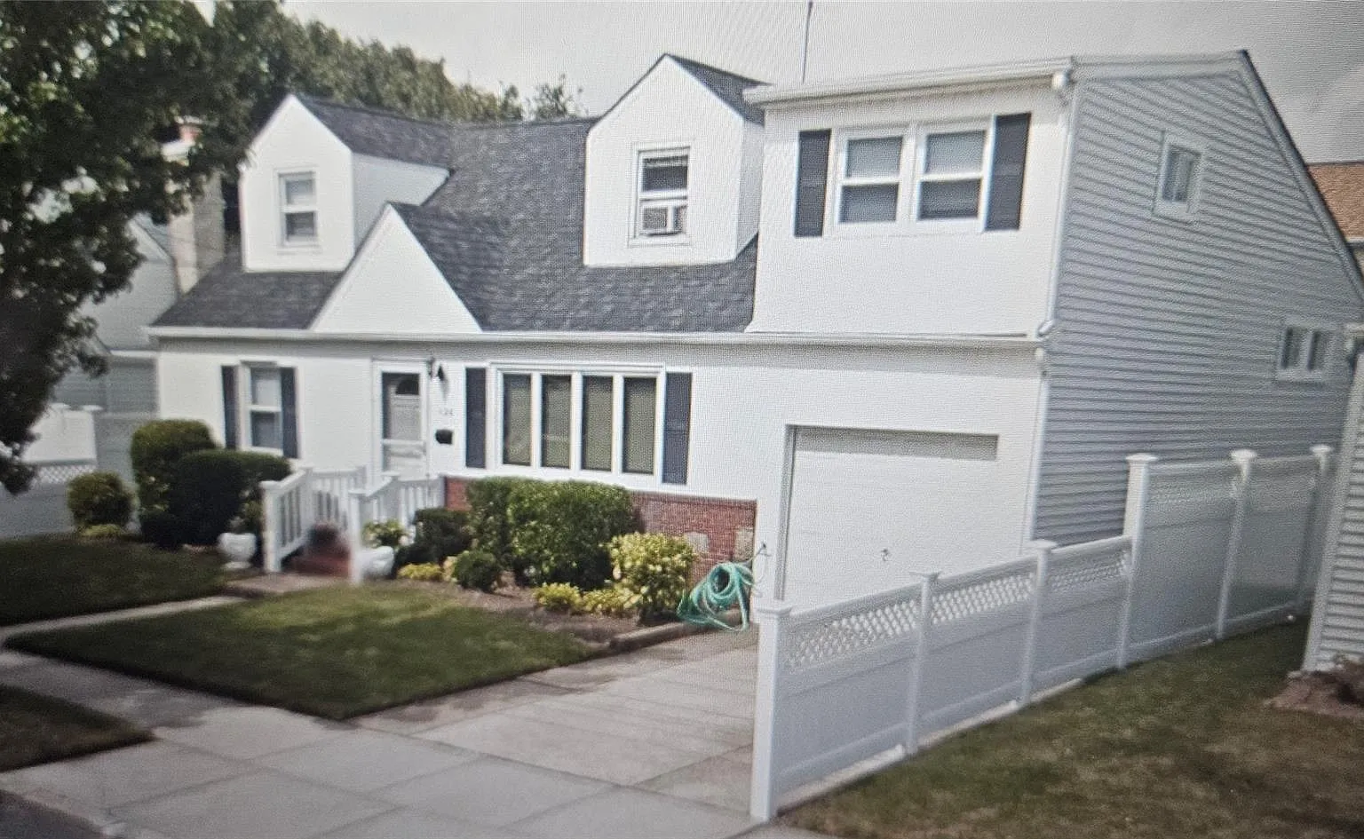 3 bed, 1.0 bath, 1570 sqft, $3,500 — Photo 1