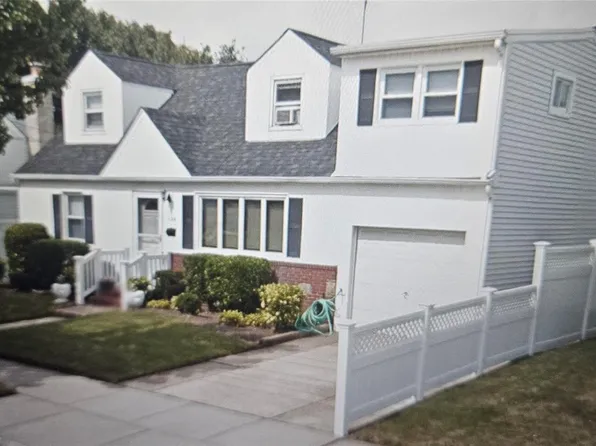 126 Waterford Rd, Island Park, NY 11558