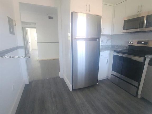 4th image of 11855 NE 19th Dr APT 25