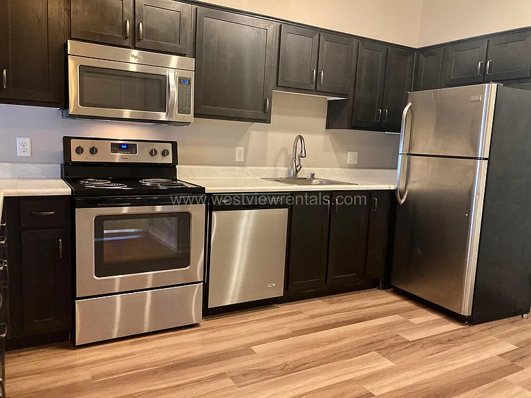 203 E Laurel St — Photo 196