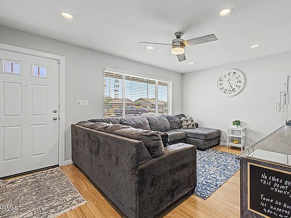 4th image of 9018 W GLENROSA Avenue