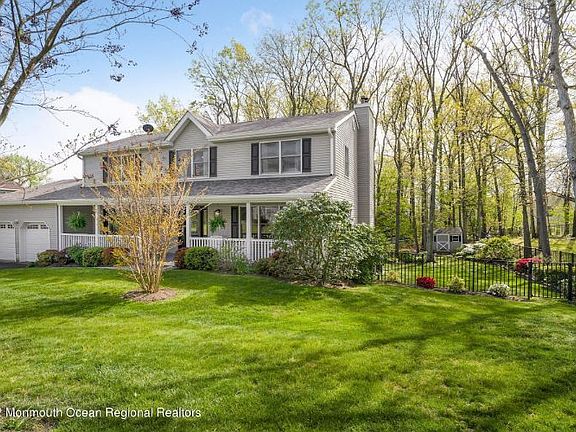 3rd image of 722 Tall Oaks Dr
