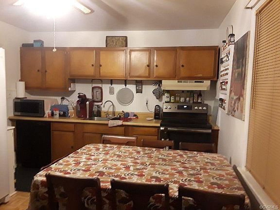 5th image of 226 W Holly Ave