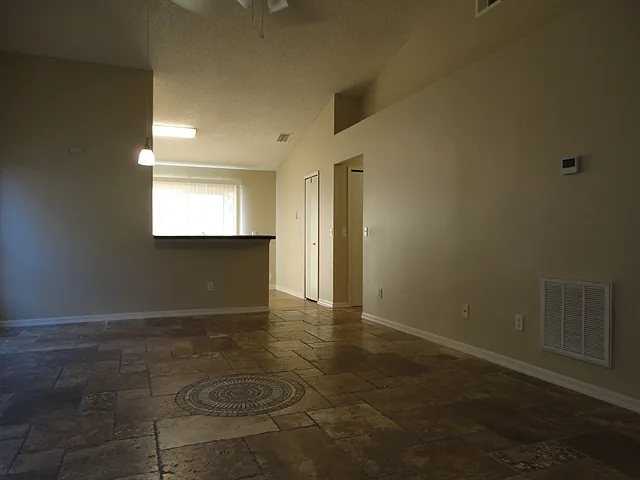 732 McLean Ct — Photo 4