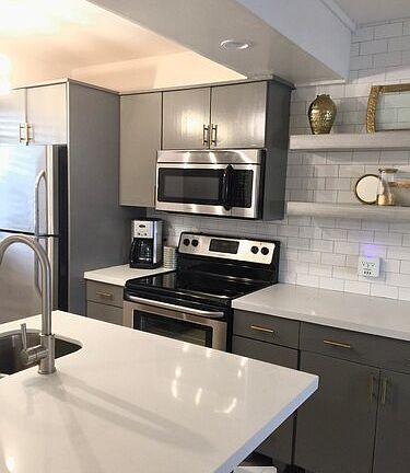 4th image of 612 NE 20th Ave APT 6
