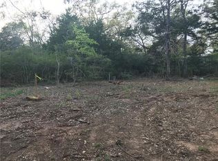 112 Moccasin Bend Dr, Smithville, TX 78957