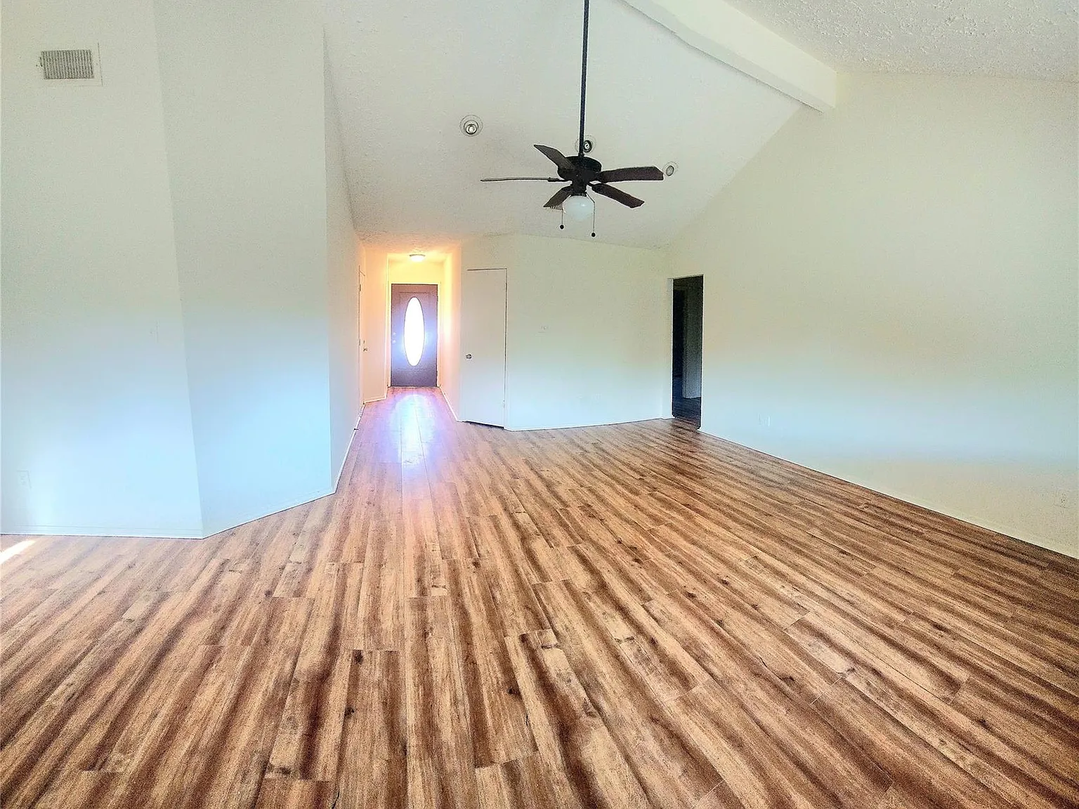 3 bed, 2.0 bath, 1237 sqft, $1,750 — Photo 3