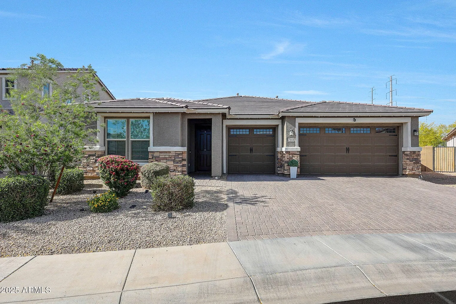7512 W Warner St — Photo 1