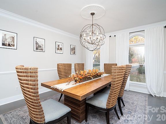 5th image of 1617 Home Pl