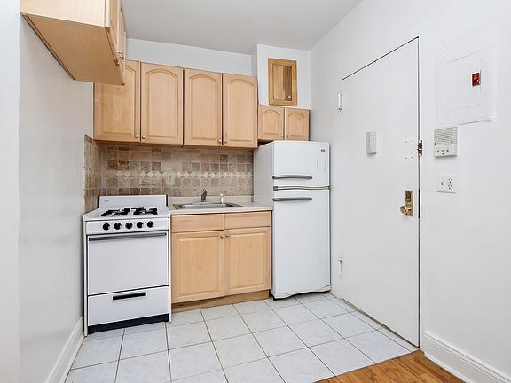 4th image of 309 E 95th St APT 16