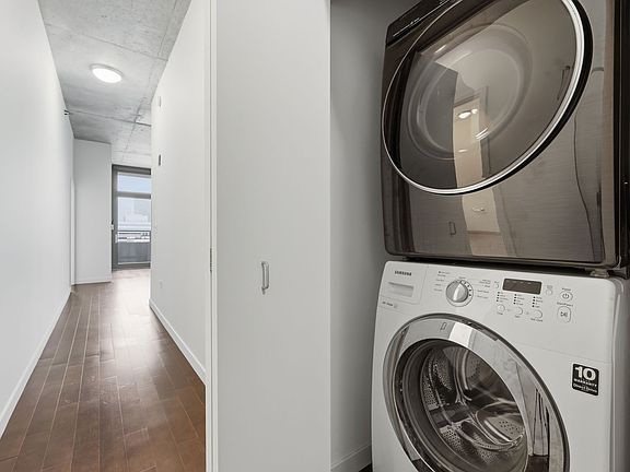 5th image of 235 W Van Buren St Unit 3622