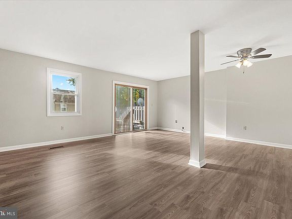 4th image of 71 Oxford Ct