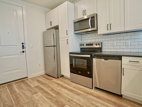 4th image of 2777 E Common St #2301