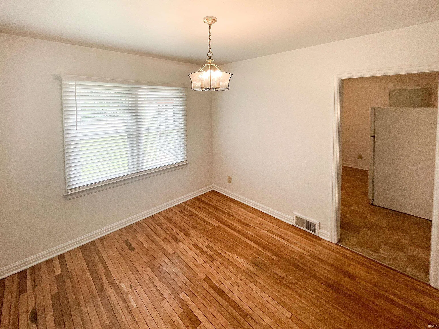 3 bed, 1.5 bath, 2304 sqft, $1,980 — Photo 4