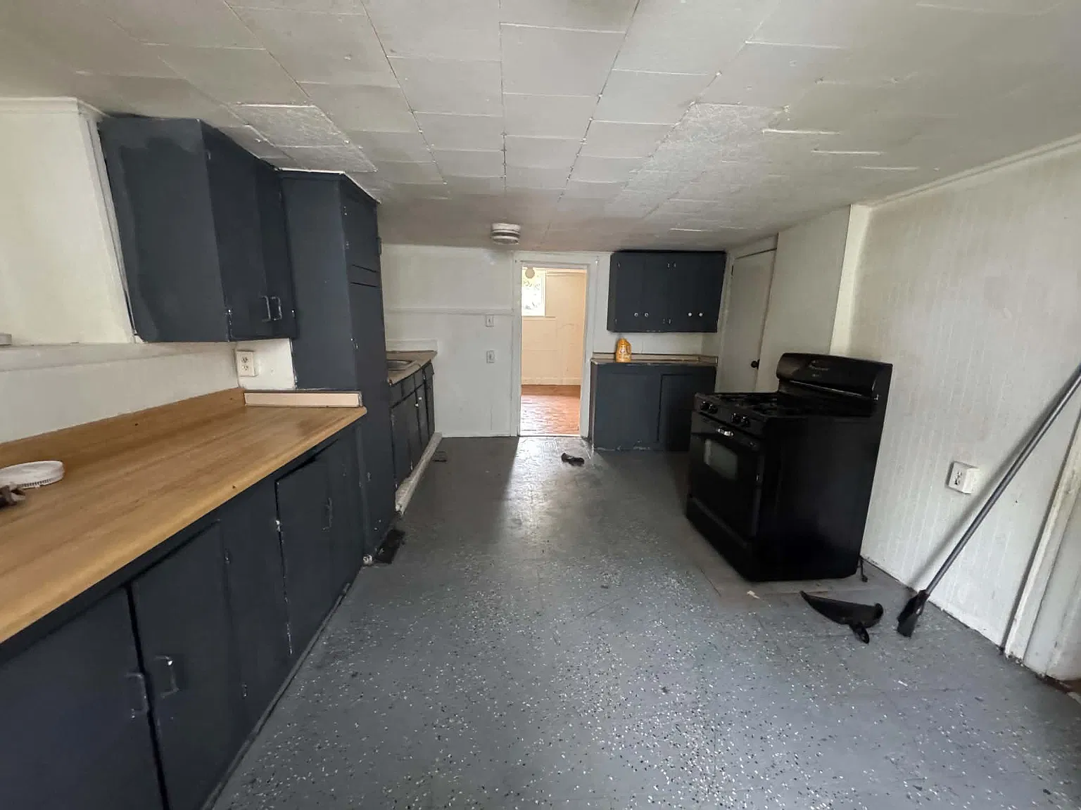 3 bed, 1000 sqft, $1,250 — Photo 2